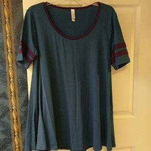 EUC LulaRoe Perfect T